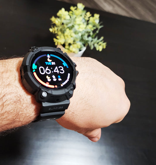 Samsung Galaxy Watch 4 with SUPCASE Unicorn Beetle Pro Series Case
